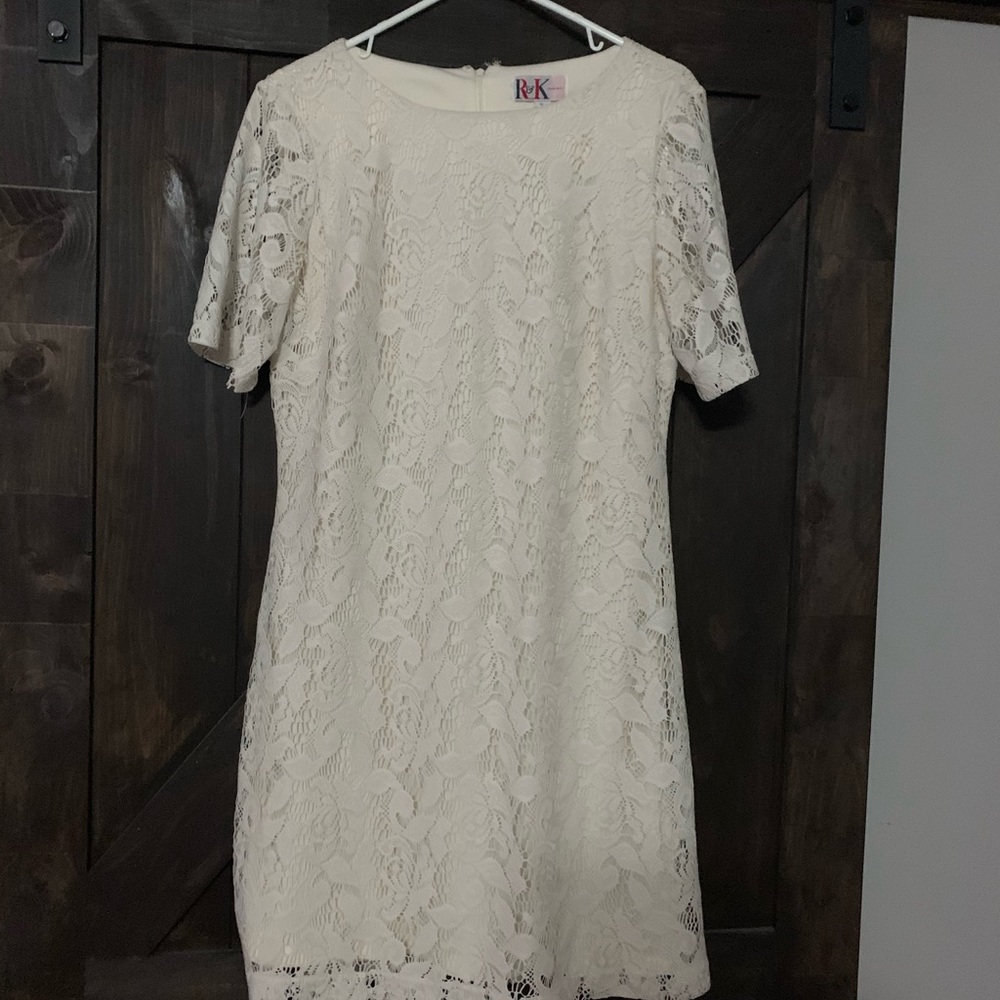 Woman’s White Lacy dress
